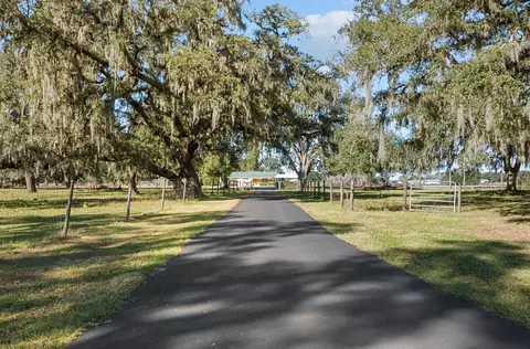 11704 Bur Mac Rd, Dade City, FL 33525