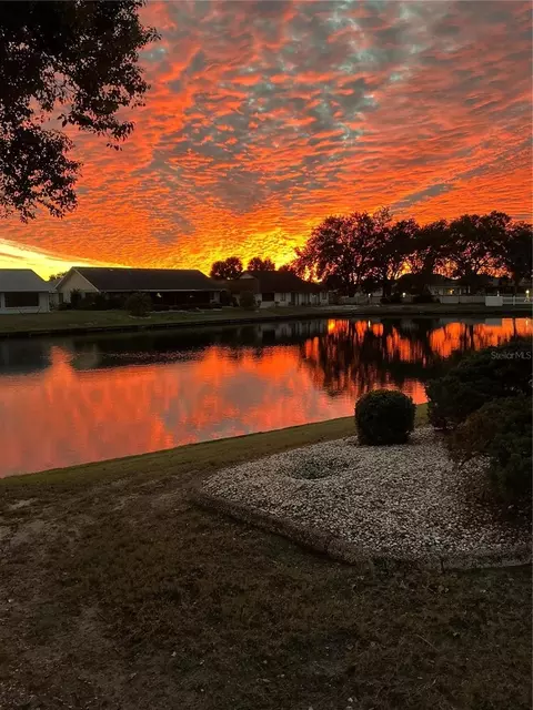 2016 E View Dr, Sun City Center, FL 33573
