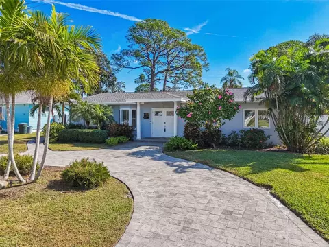 1787 Santa Barbara Dr, Dunedin, FL 34698