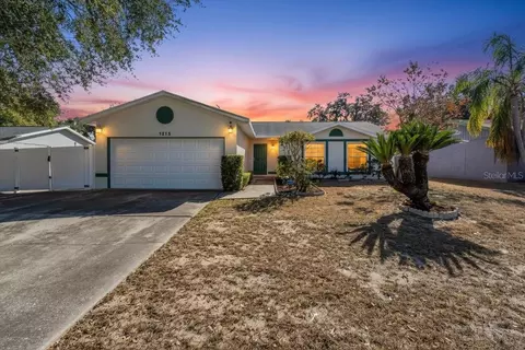 1215 Edgerton Dr, Valrico, FL 33594