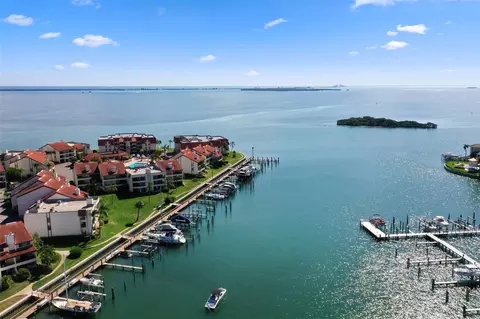 132 1st St E #104, Tierra Verde, FL 33715