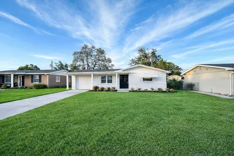 4313 Oak Bluff Ave, Holiday, FL 34691