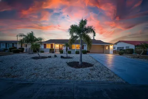 743 Ojai Ave, Sun City Center, FL 33573