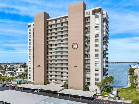 7300 Sun Island Dr S #303, South Pasadena, FL 33707