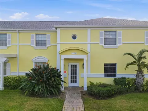 220 Pompano Dr SE #D, Saint Petersburg, FL 33705