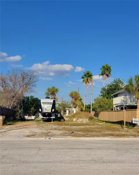 14049 Palm St, Madeira Beach, FL 33708
