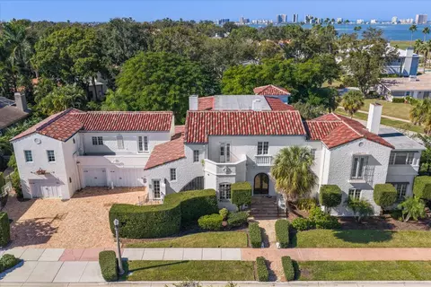 1102 Palm View Ave, Belleair, FL 33756