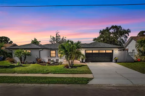 6742 Tequesta Dr, Seminole, FL 33777
