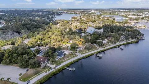 302 Whitcomb Blvd, Tarpon Springs, FL 34689