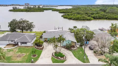 5694 Oakhurst Dr, Seminole, FL 33772