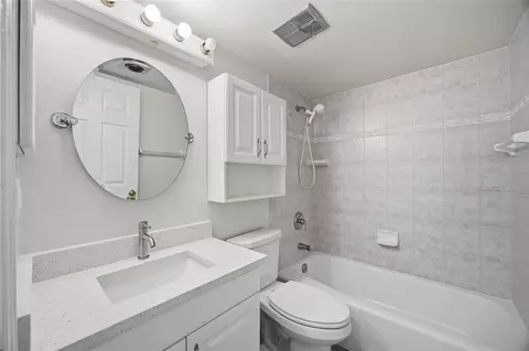 Bath - 4859 Independence Dr, Bradenton, FL 34210 photo 3 of 3