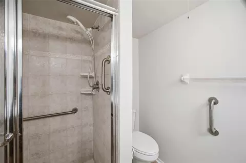 Bath - 4859 Independence Dr, Bradenton, FL 34210 photo 2 of 3