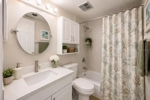 Bath - 4859 Independence Dr, Bradenton, FL 34210 photo 4 of 5
