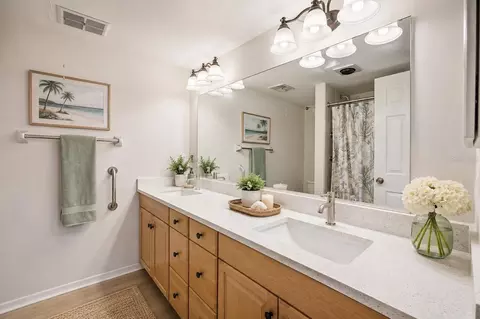 Bath - 4859 Independence Dr, Bradenton, FL 34210 photo 1 of 5