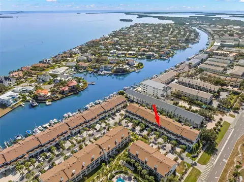 391 Madeira Cir, Saint Petersburg, FL 33715