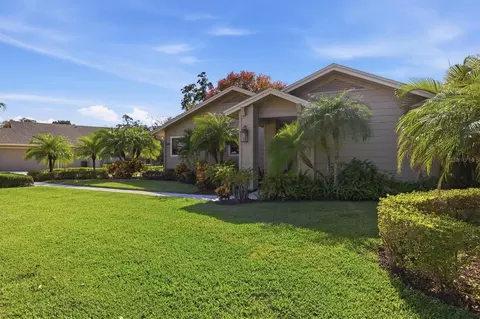 1100 Muirfield Ct, Tarpon Springs, FL 34688