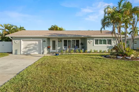 10121 4th St E, Treasure Island, FL 33706