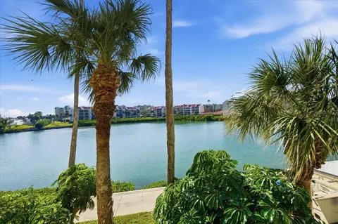 7400 Sun Island Dr S #202, South Pasadena, FL 33707