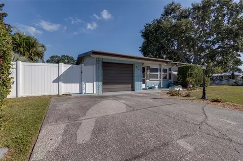 6301 Gem Ln, Seminole, FL 33772
