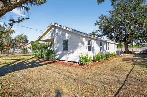 806 Whitehurst Rd, Plant City, FL 33563