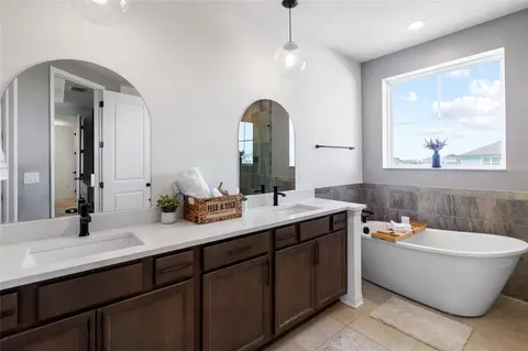 Bath - 11124 Moonsail Dr, Parrish, FL 34219 photo 1 of 8
