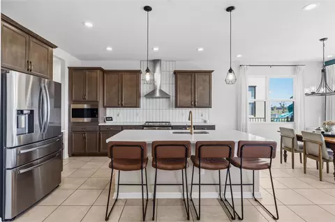 Kitchen - 11124 Moonsail Dr, Parrish, FL 34219 photo 2 of 6