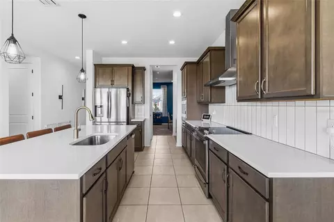 Kitchen - 11124 Moonsail Dr, Parrish, FL 34219 photo 6 of 6