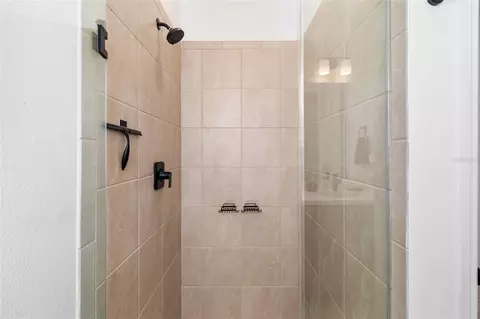 Bath - 11124 Moonsail Dr, Parrish, FL 34219 photo 6 of 8