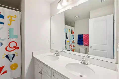 Bath - 12326 Blue Pacific Dr, Riverview, FL 33579 photo 4 of 4