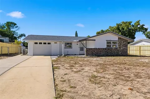 10521 Oak Hill Dr, Port Richey, FL 34668