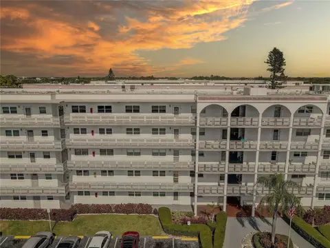 5501 80th St N #406, Saint Petersburg, FL 33709