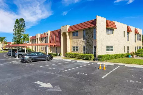 122 Buttonwood Cir #122, Seminole, FL 33777