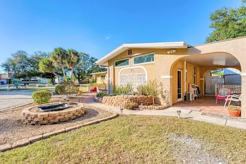 Exterior - 2745 Arrowhead Rd, Venice, FL 34293 photo 4 of 9