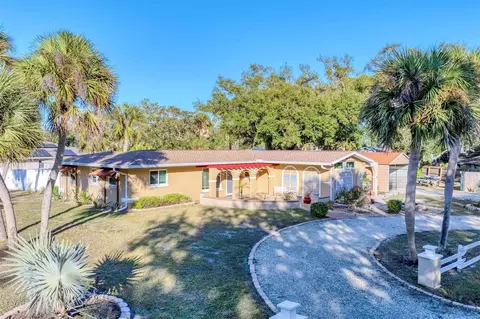 Exterior - 2745 Arrowhead Rd, Venice, FL 34293 photo 7 of 9
