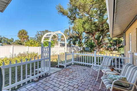 Exterior - 2745 Arrowhead Rd, Venice, FL 34293 photo 3 of 9