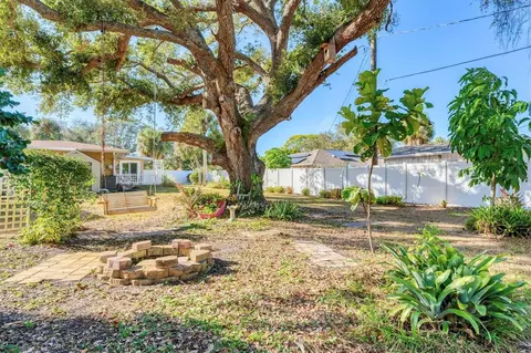 Exterior - 2745 Arrowhead Rd, Venice, FL 34293 photo 5 of 9
