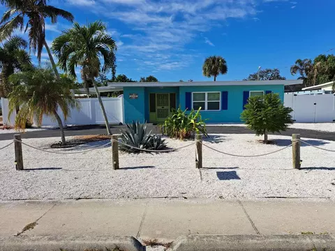 539 Shore Rd, Nokomis, FL 34275