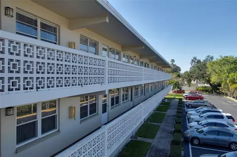 8101 11th St N #319, Saint Petersburg, FL 33702