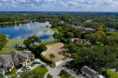 806 Taray De Avila, Tampa, FL 33613