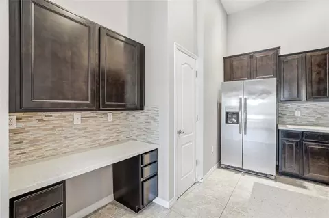 Kitchen - 5723 Kingletsound Pl, Lithia, FL 33547 photo 7 of 8