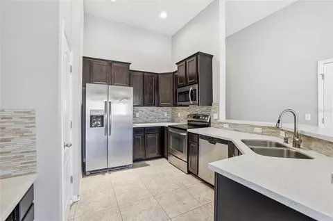 Kitchen - 5723 Kingletsound Pl, Lithia, FL 33547 photo 2 of 8