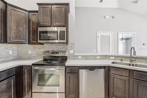 Kitchen - 5723 Kingletsound Pl, Lithia, FL 33547 photo 3 of 8