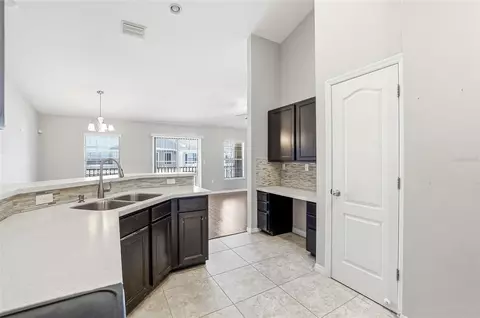 Kitchen - 5723 Kingletsound Pl, Lithia, FL 33547 photo 8 of 8