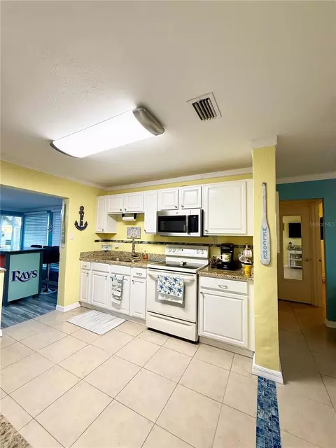 Kitchen - 43 Hibiscus Dr, Ormond Beach, FL 32176 photo 3 of 6