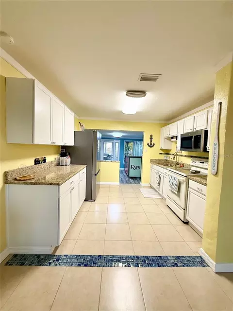 Kitchen - 43 Hibiscus Dr, Ormond Beach, FL 32176 photo 2 of 6
