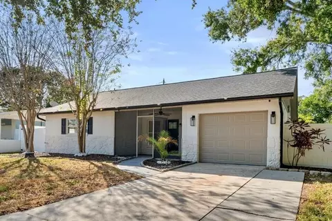 7490 Locust St NE, Saint Petersburg, FL 33702