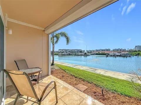 7930 Sun Island Dr S #111, South Pasadena, FL 33707