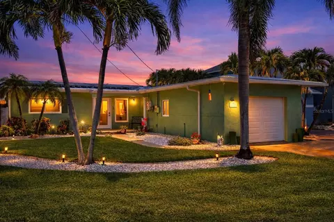 16129 4th St E, Redington Beach, FL 33708