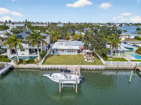 333 La Hacienda Dr, Indian Rocks Beach, FL 33785
