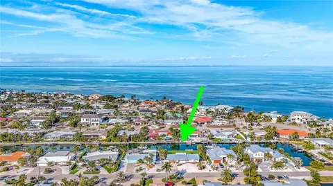 607 Emerald Ln, Holmes Beach, FL 34217